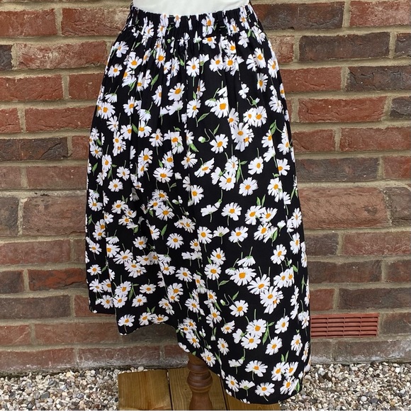Vintage Debenhams Label Size 12 Midi Skirt Daisy Floral Print Black White - Picture 3 of 10